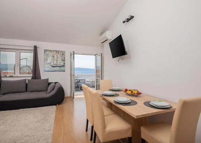 The Platinum Penthouse 오미스