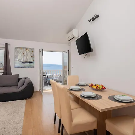 The Platinum Penthouse 오미스